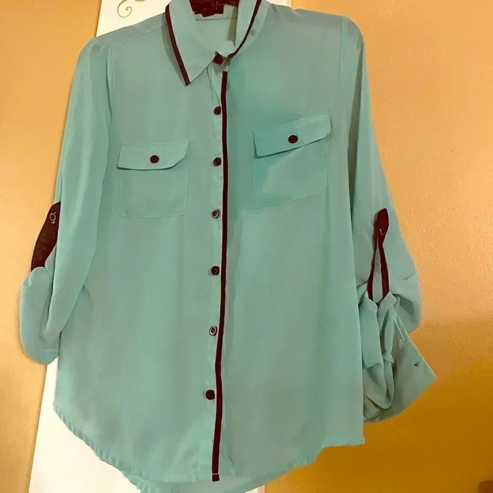 MINE Women’s long sleeve button down top